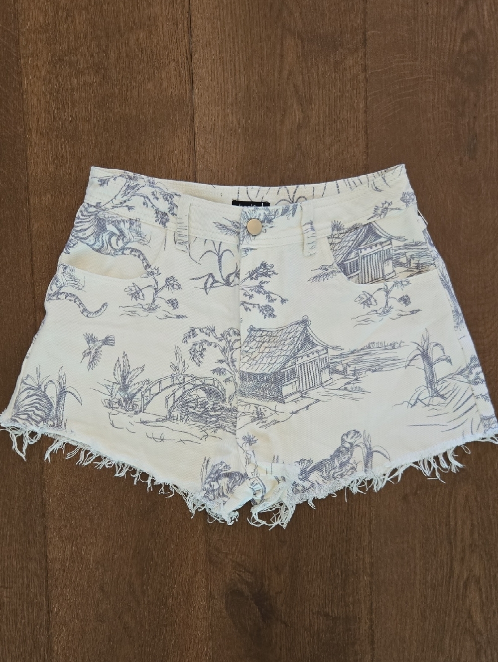 Boohoo White Denim Toile Print Frayed Hem Shorts